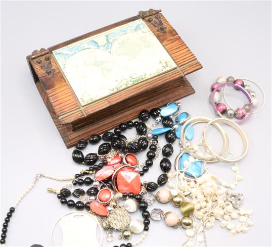 Box of mixed costume jewellery